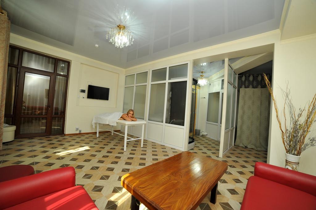 Rich Hotel Bishkek Ngoại thất bức ảnh