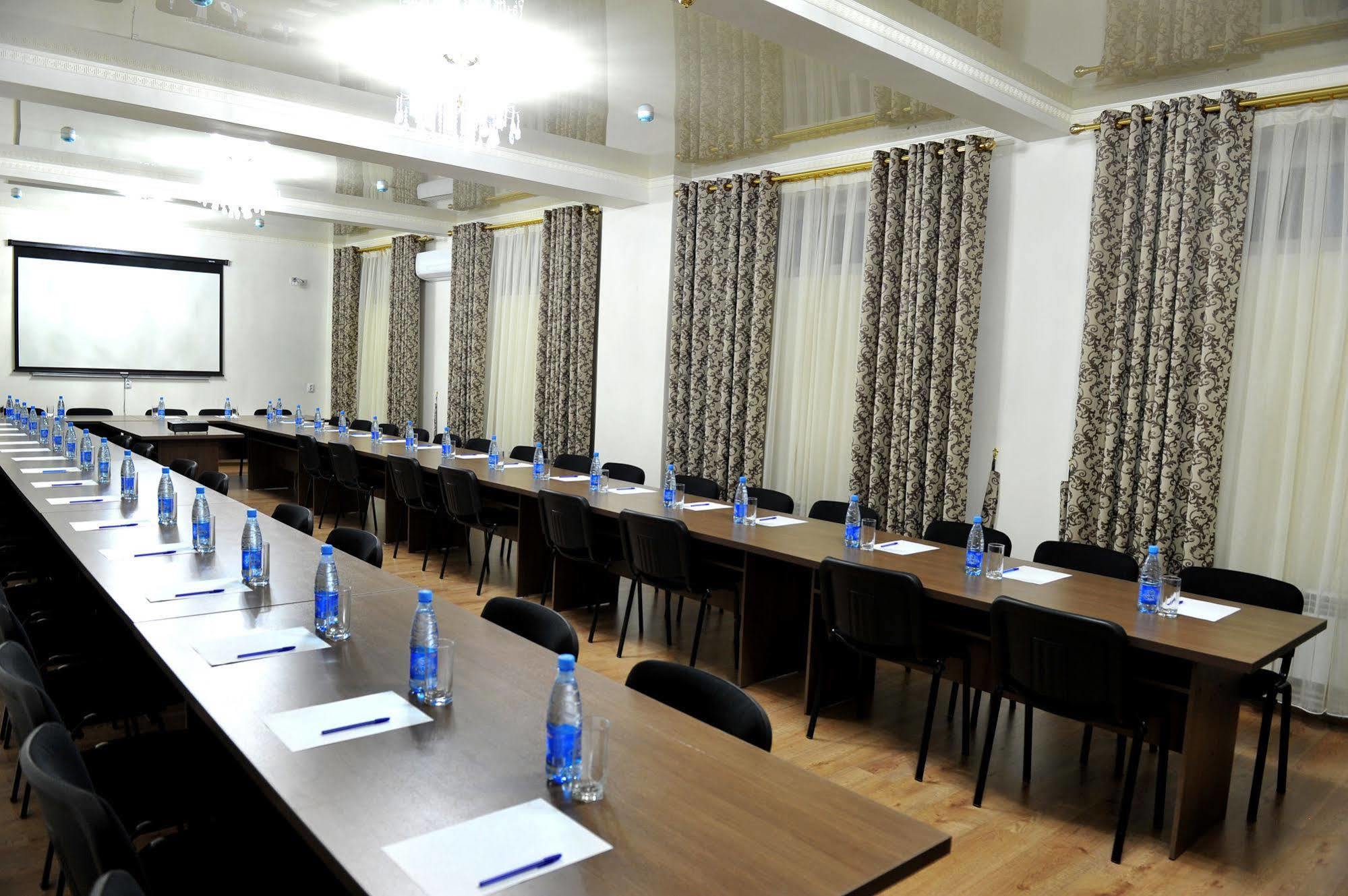 Rich Hotel Bishkek Ngoại thất bức ảnh