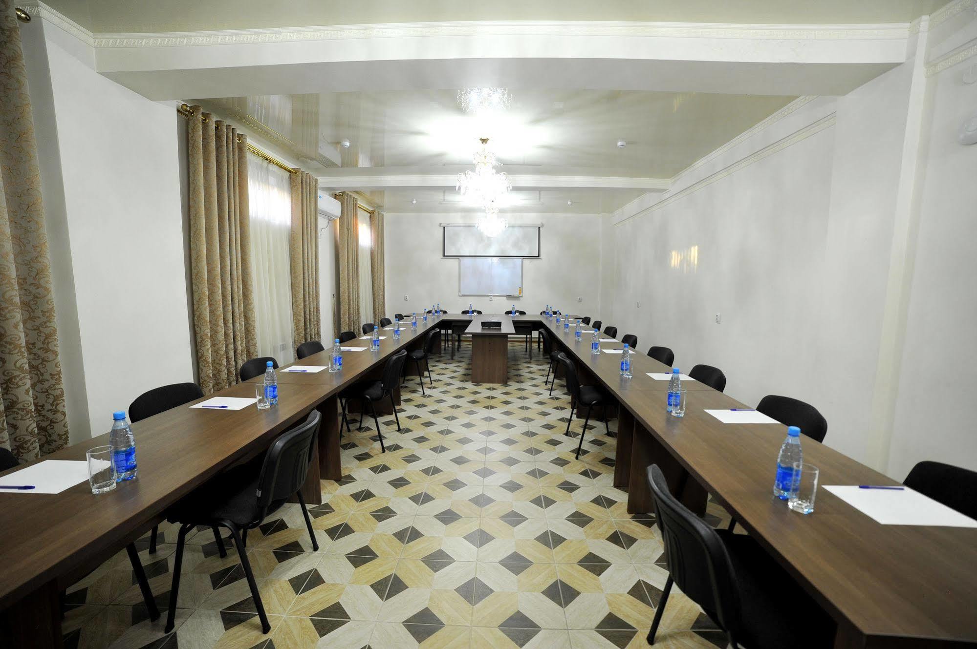 Rich Hotel Bishkek Ngoại thất bức ảnh